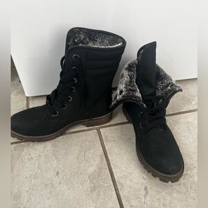 Roxy Black Winter Boots with Fur Lining